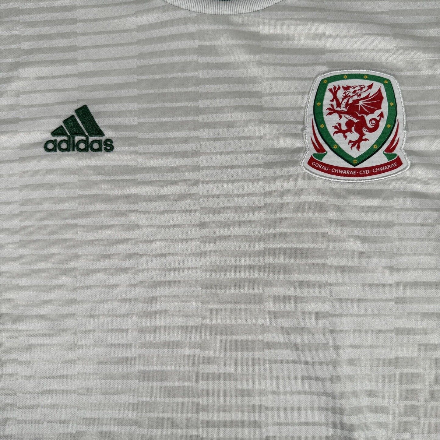 Wales 2018/2019/2020 Away Football Shirt  Men’s Large - Football Shirt Kingdom