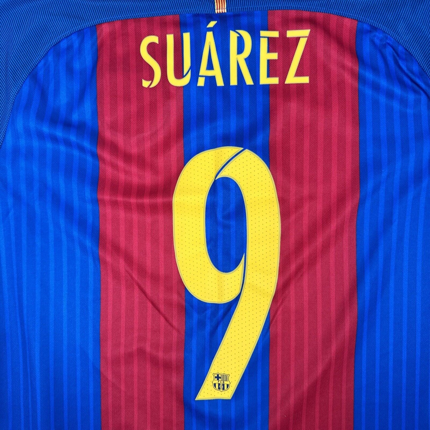 SUAREZ 9 Barcelona 2016/2017 Home Football Shirt  Large - Football Shirt Kingdom