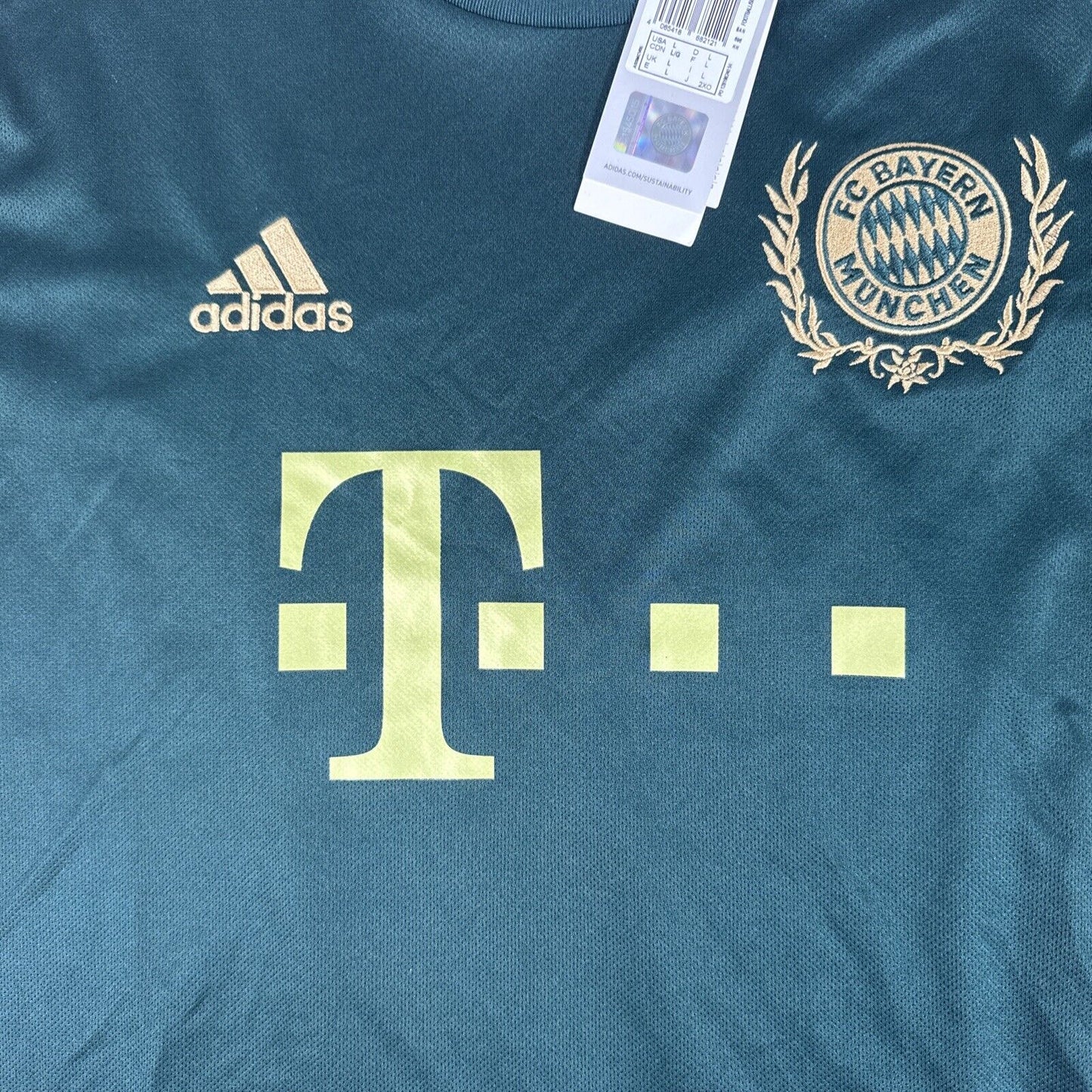 Bayern  football shirt - Size Large