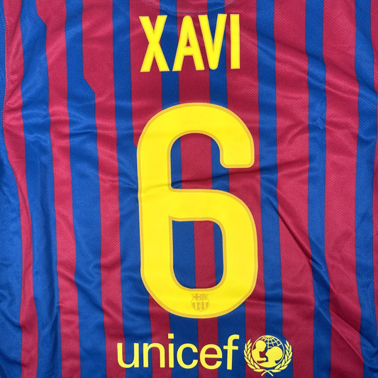 Xavi 6  Barcelona 2011/2012 Home Football Shirt BNWT Large - Football Shirt Kingdom