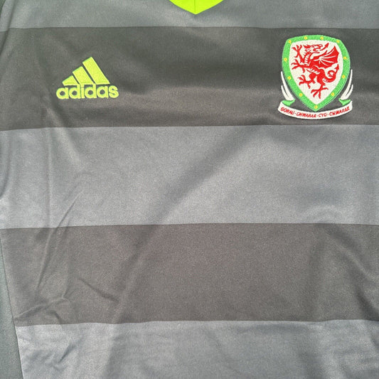 Wales 2016/2017/2018 Away Football Shirt  Men’s Medium - Football Shirt Kingdom
