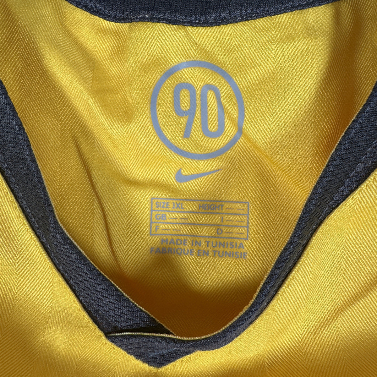 Size label inside Arsenal 2005/2006 away football shirt, size 3XL