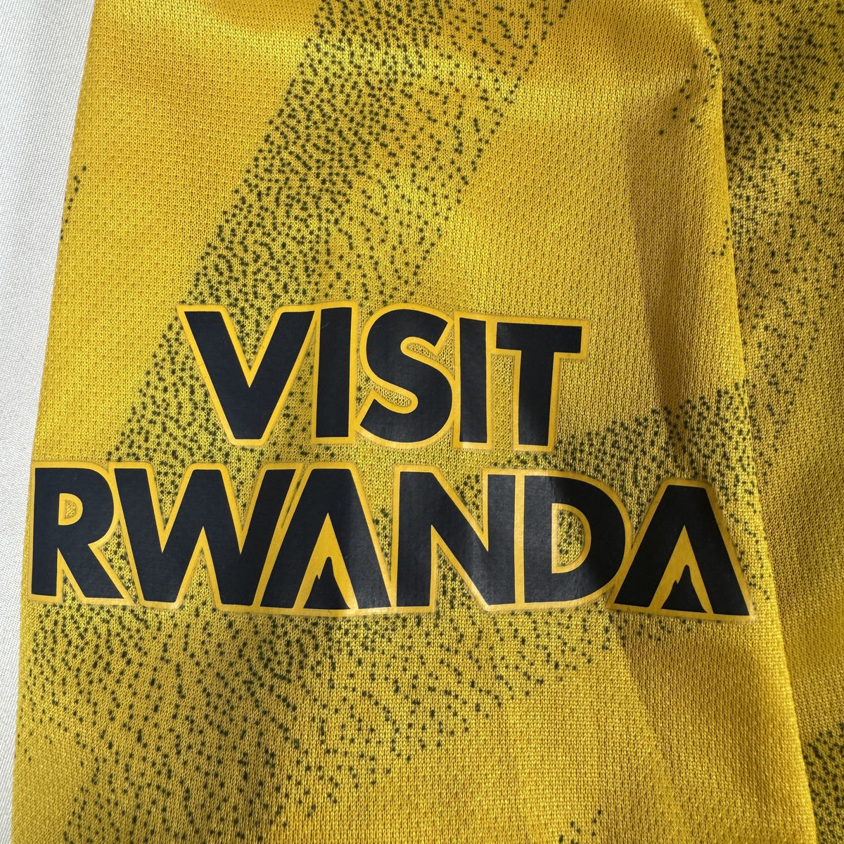 Arsenal 2019/2020 away football shirt, size Medium