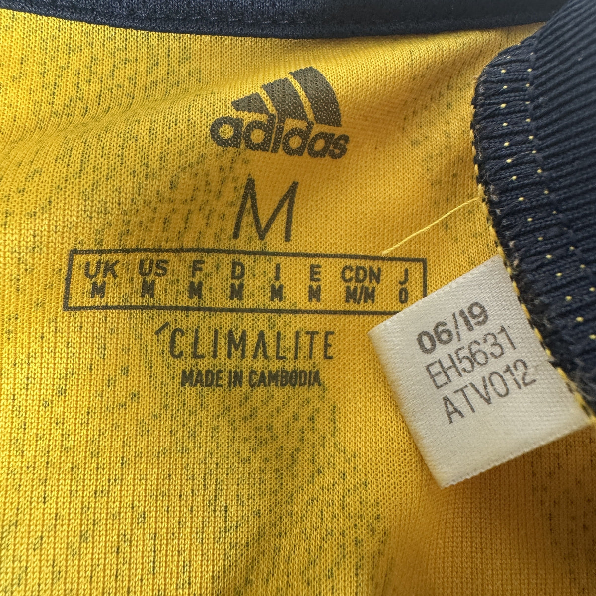 Size label inside Arsenal 2019/2020 away football shirt, size Medium