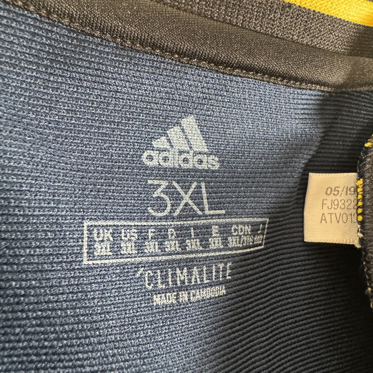 Size label inside Arsenal 2019/2020 third football shirt, size 3XL