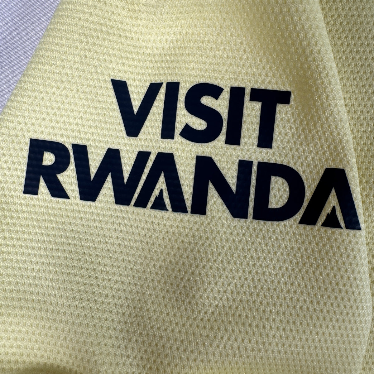 Arsenal 2021/2022 away football shirt, size 3XL