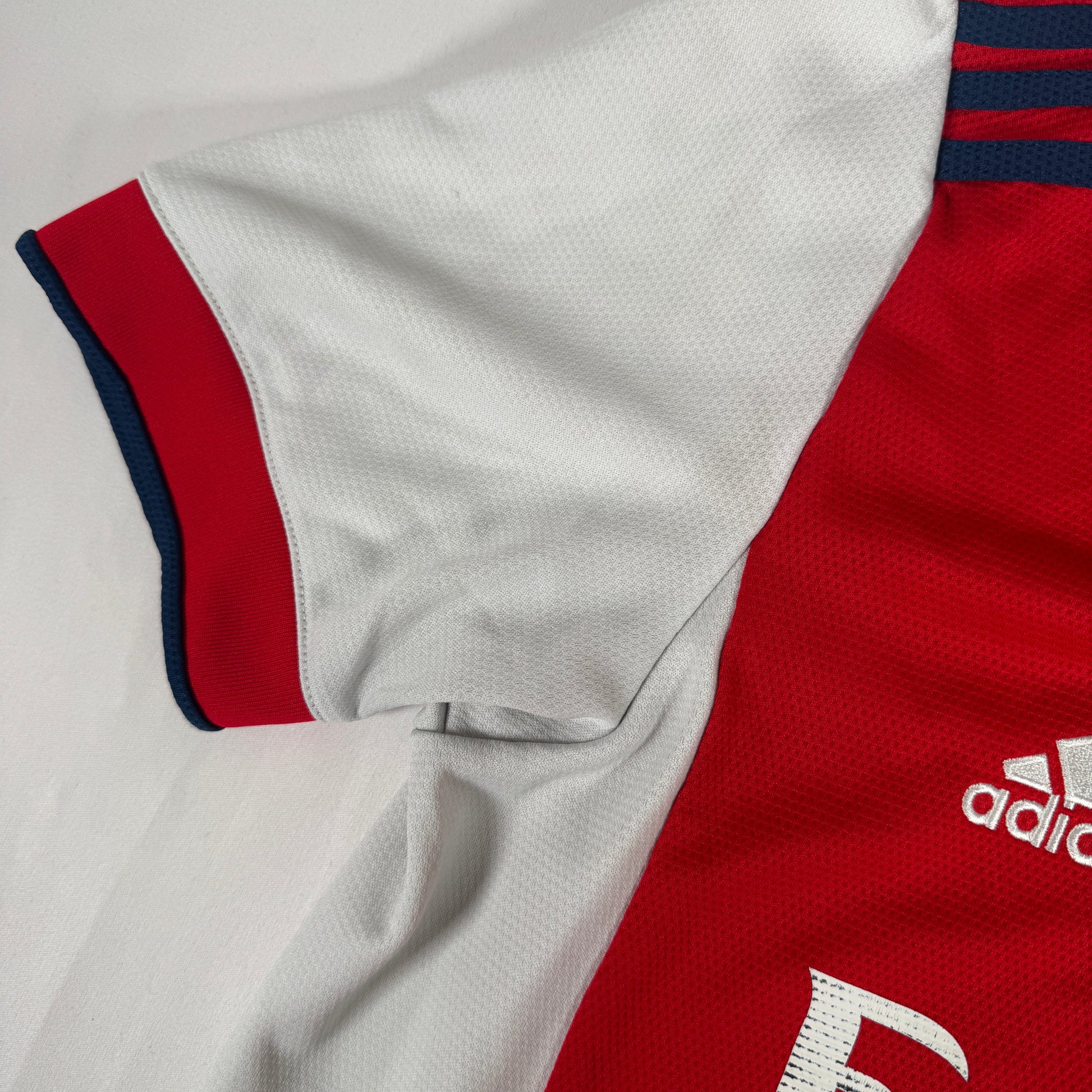 Arsenal 2021/2022 Home Football Shirt Medium – Football Shirt Kingdom