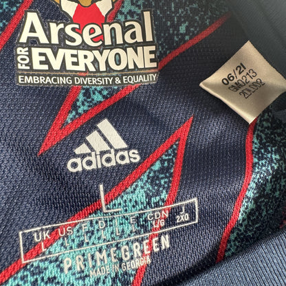Size label inside Arsenal 2021/2022 third football shirt, size Large