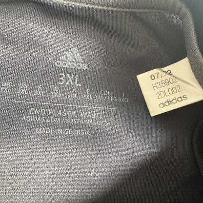 Size label inside Arsenal 2022/2023 away football shirt, size 3XL