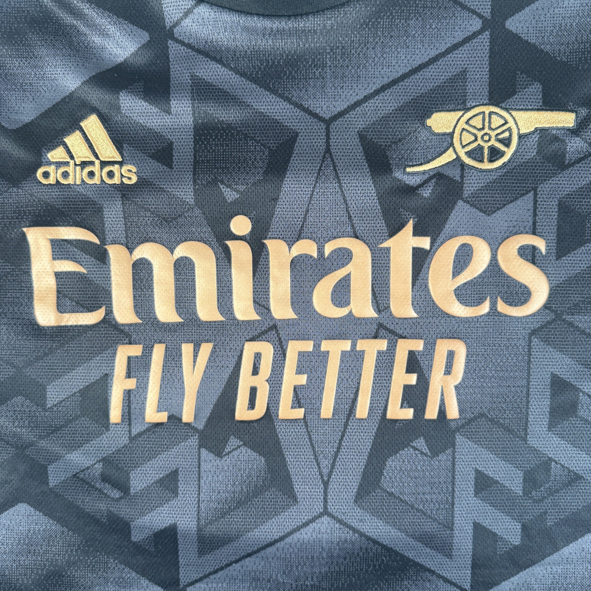 Size label inside Arsenal 2022/2023 away football shirt, size XL