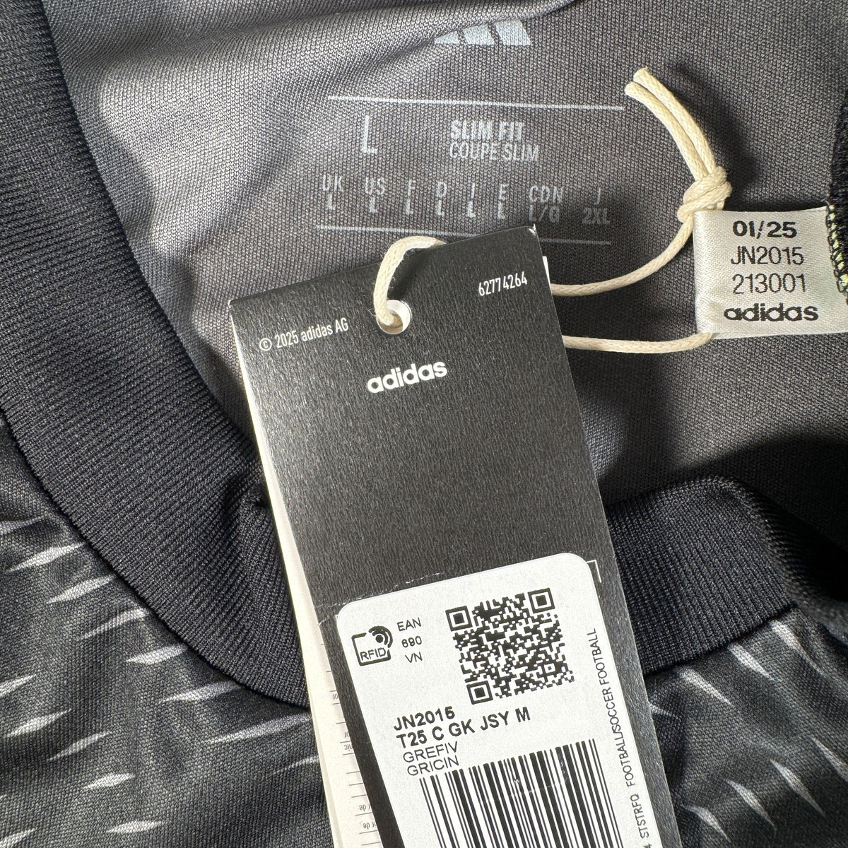 Size label inside Aston Villa 2025/2026 goalkeeper football shirt, size Large