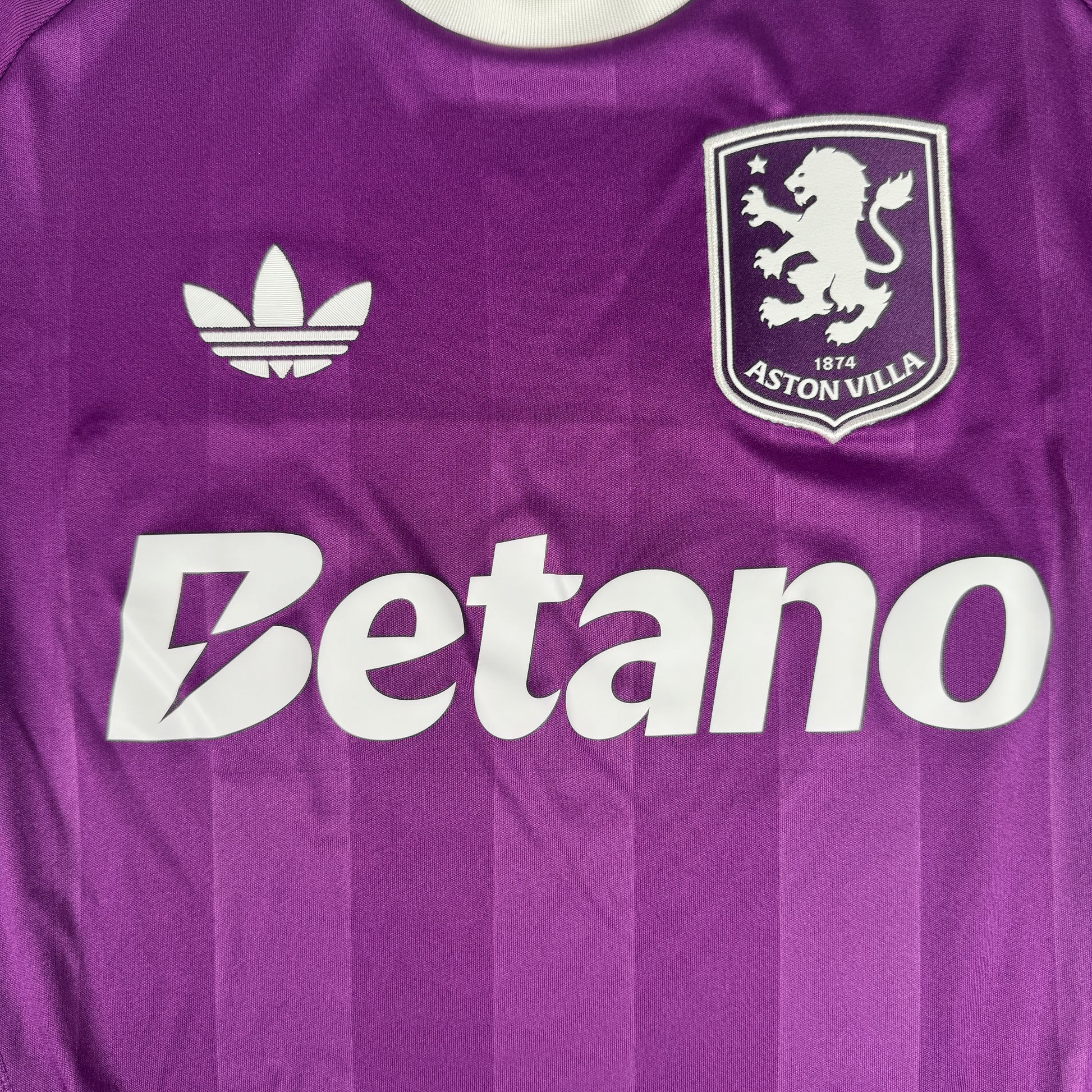Aston Villa 2025/2026 Goalkeeper Football Shirt Medium – Football Shirt Kingdom