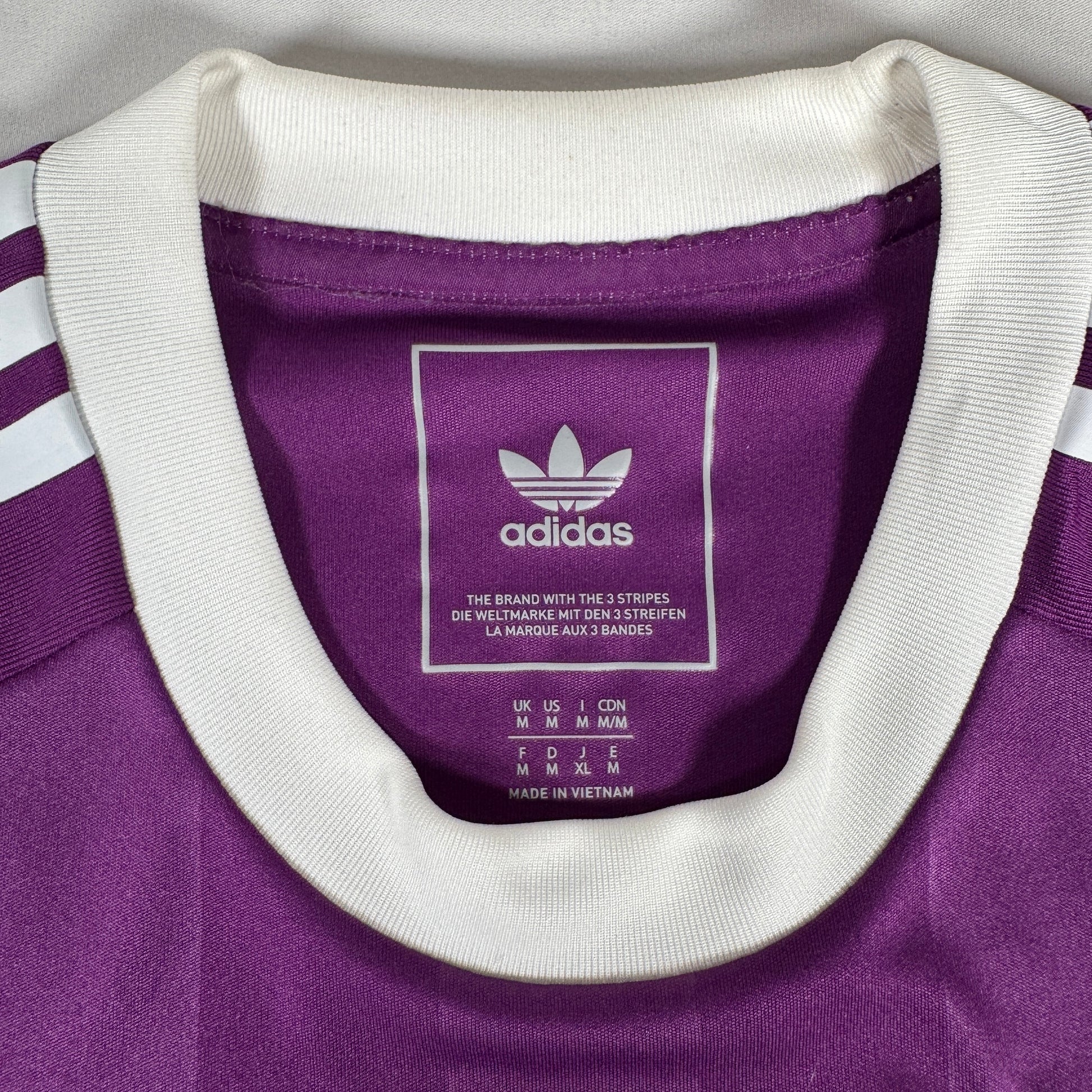 Aston Villa 2025/2026 Goalkeeper Football Shirt Medium – Football Shirt Kingdom
