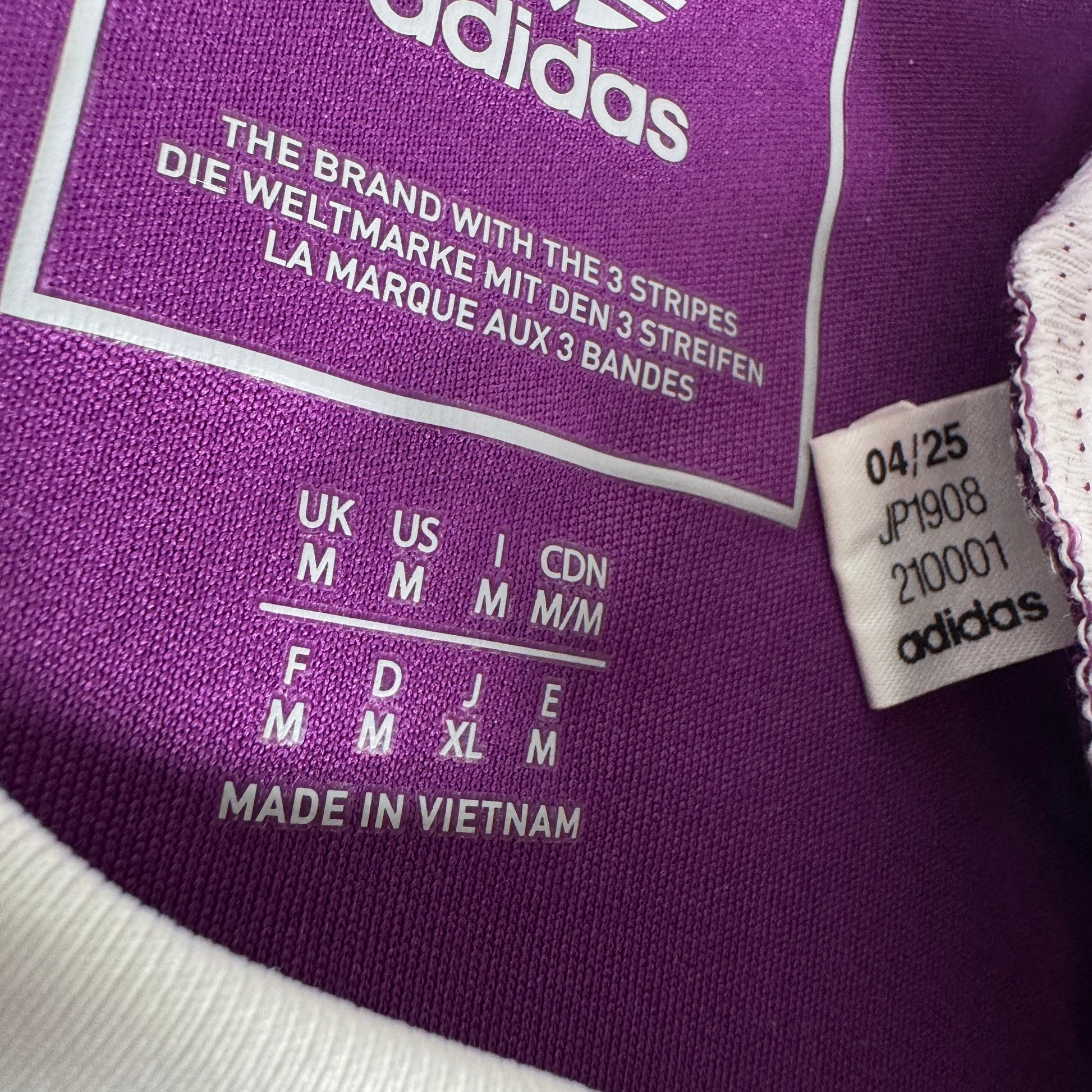 Aston Villa 2025/2026 Goalkeeper Football Shirt Medium – Football Shirt Kingdom