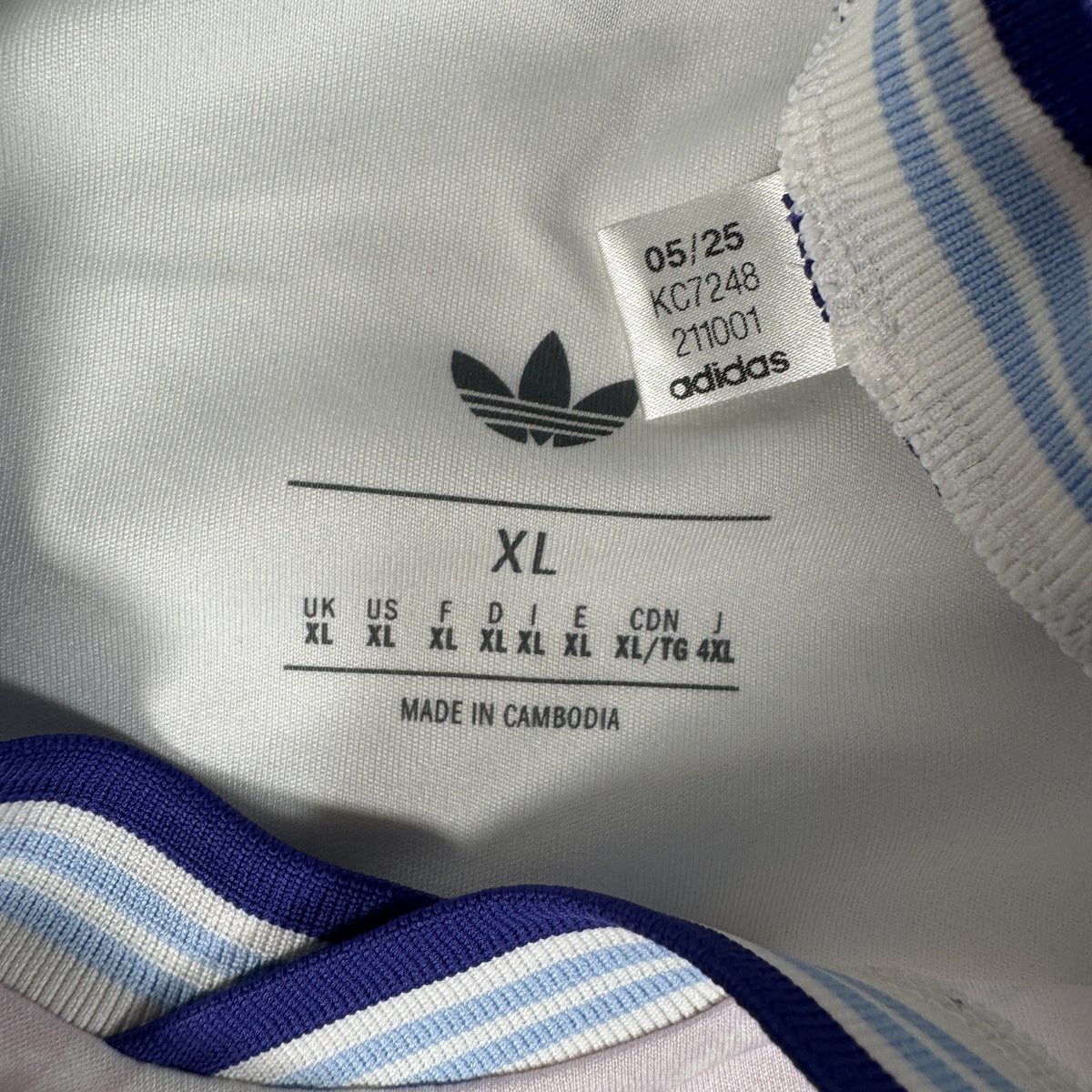 Size label inside Aston Villa 2025/2026 third football shirt, size XL