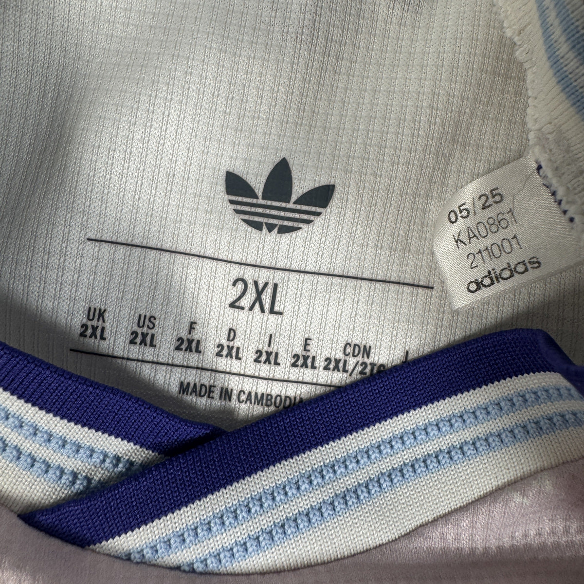Size label inside Aston Villa 2025/2026 third football shirt, size XXL