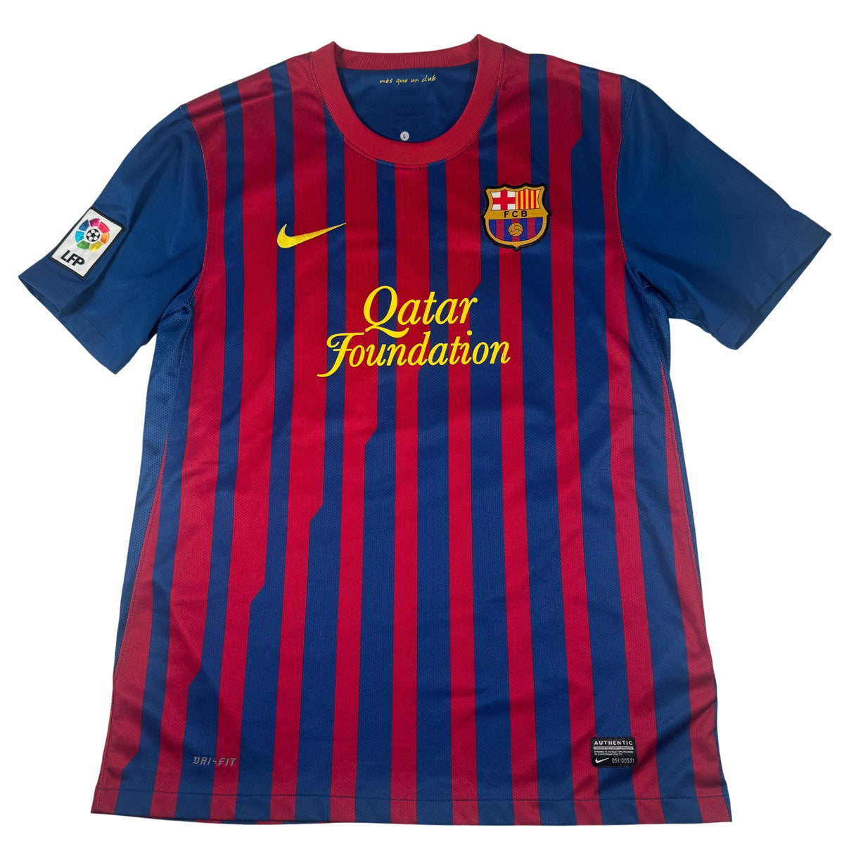 Front of Barcelona 2011/2012 home football shirt, size Large