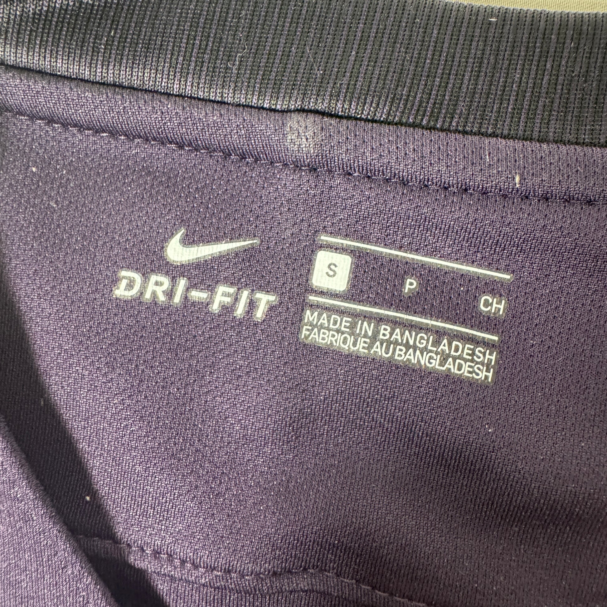 Barcelona 2016/2017 Away Football Shirt Small – Football Shirt Kingdom