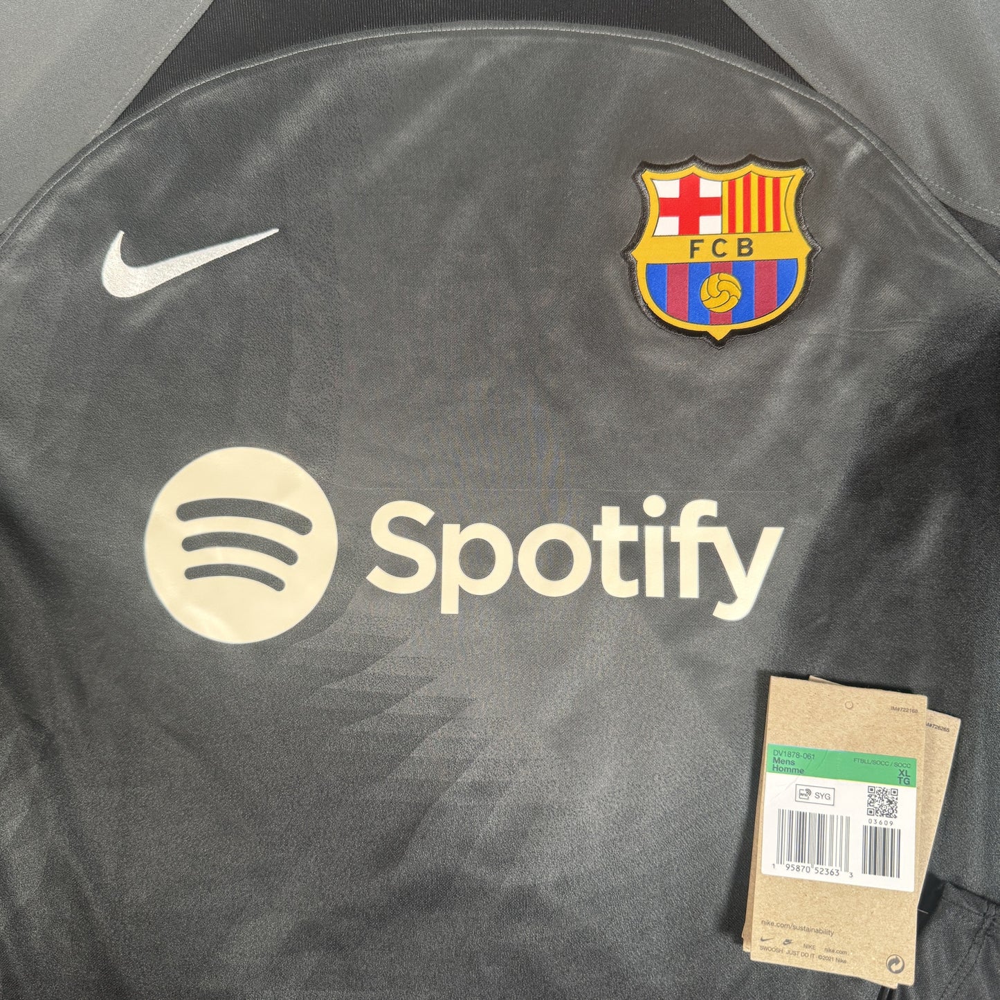 Barcelona 2022/2023 Goalkeeper Long Sleeve Football Shirt XL BNWT