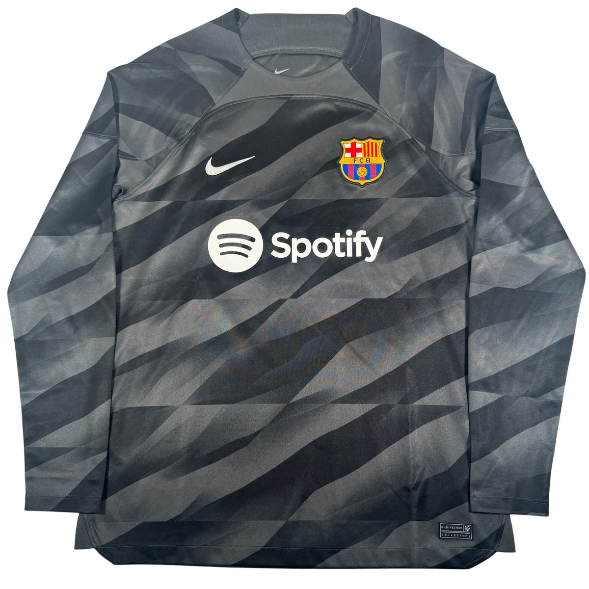 Front of Barcelona 2023/2024 goalkeeper football shirt, size Large