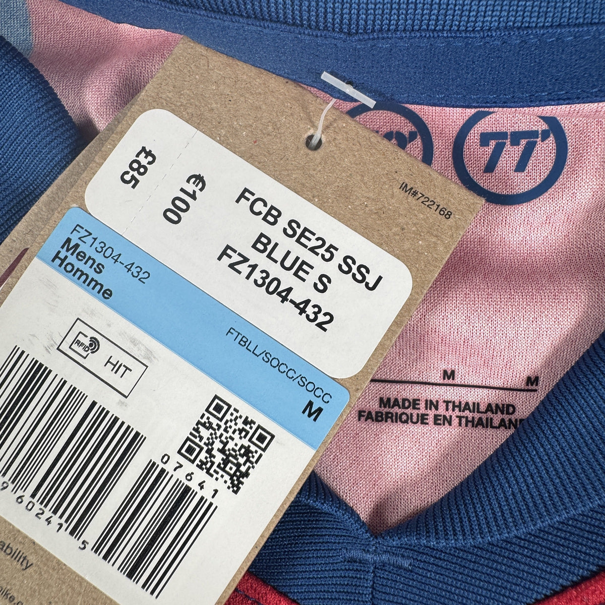 Size label inside Barcelona 2025/2026 fourth football shirt, size Medium