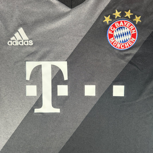 Bayern Munich 2016/2017 Away Football Shirt Large – Football Shirt Kingdom