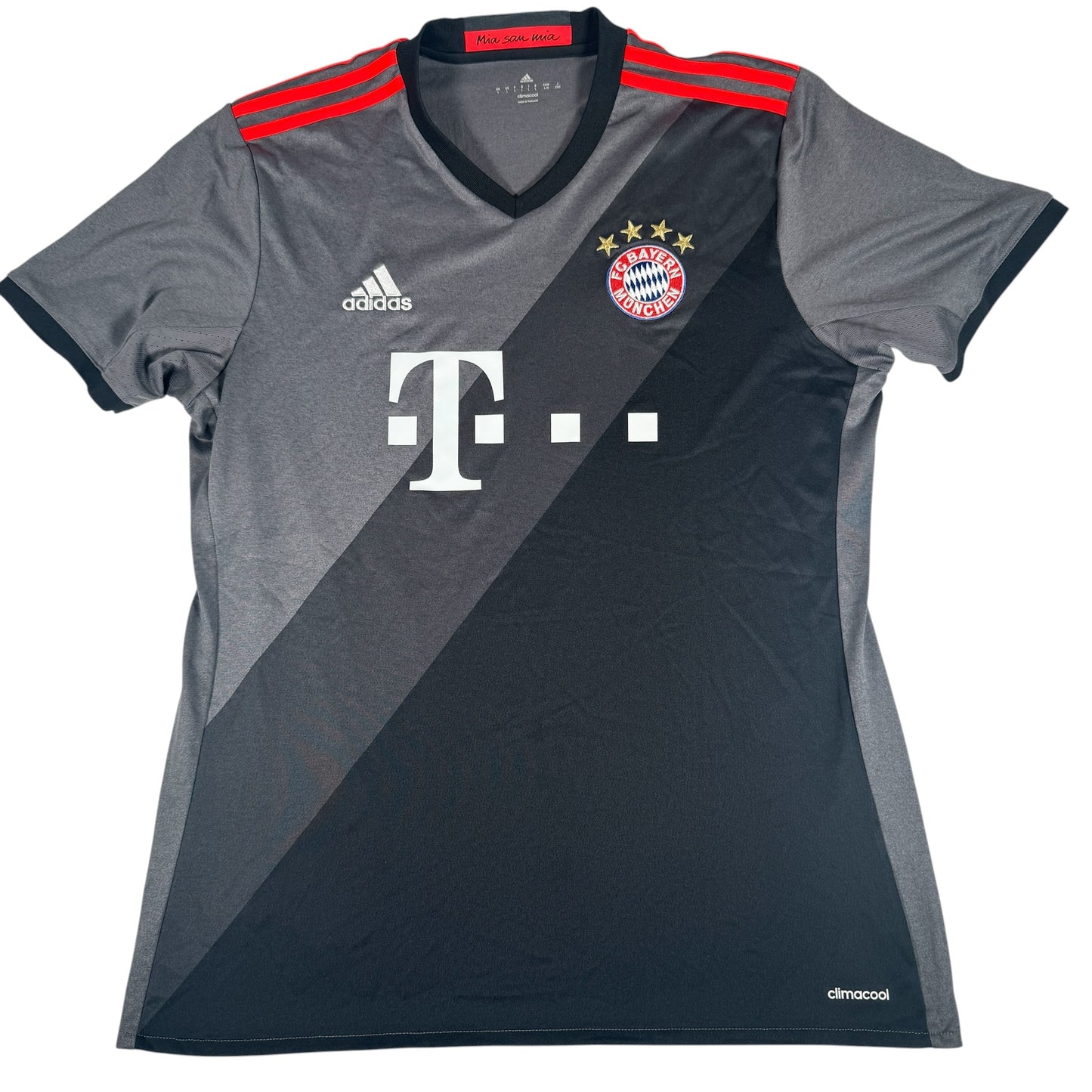 Bayern Munich 2016/2017 Away Football Shirt Large – Football Shirt Kingdom