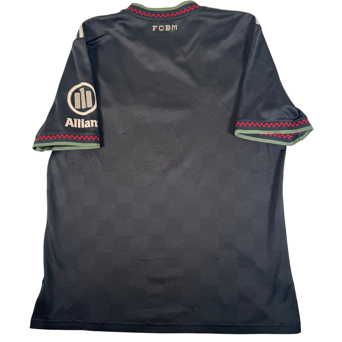 Back of Bayern Munich 2025/2026 third football shirt, size Large