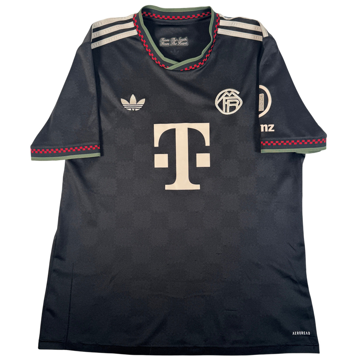 Front of Bayern Munich 2025/2026 third football shirt, size Large