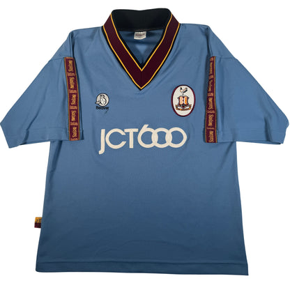 Front of Bradford City 1997/1998 away football shirt, size Large