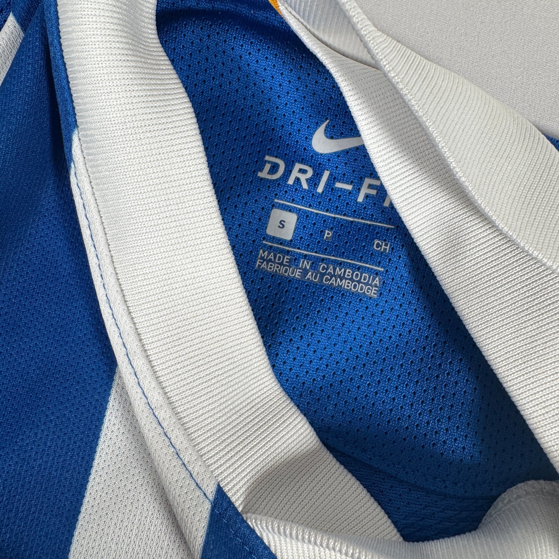 Brighton & Hove Albion 2021/2022 Home Football Shirt Small – Football Shirt Kingdom