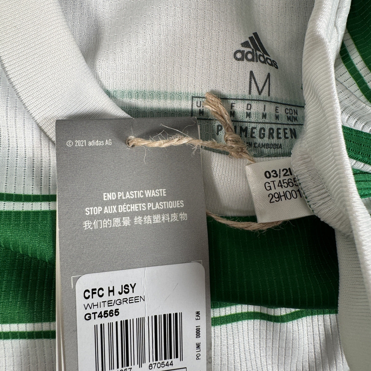 Size label inside Celtic 2021/2022 home football shirt, size Medium