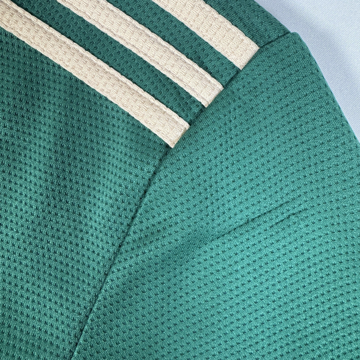 Celtic 2021/2022 away football shirt, size Small