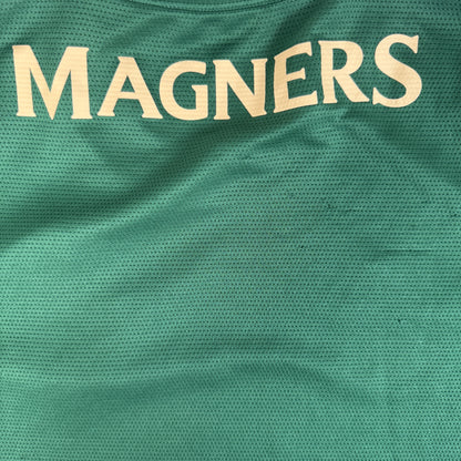 Celtic 2021/2022 away football shirt, size Small