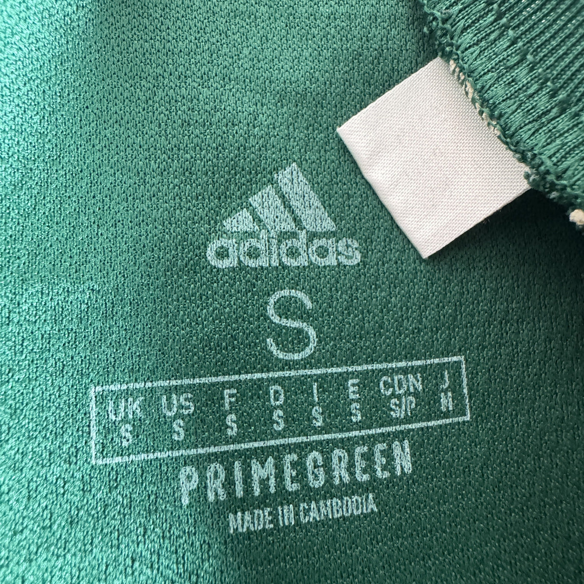 Size label inside Celtic 2021/2022 away football shirt, size Small