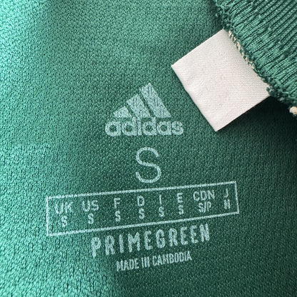 Size label inside Celtic 2021/2022 away football shirt, size Small