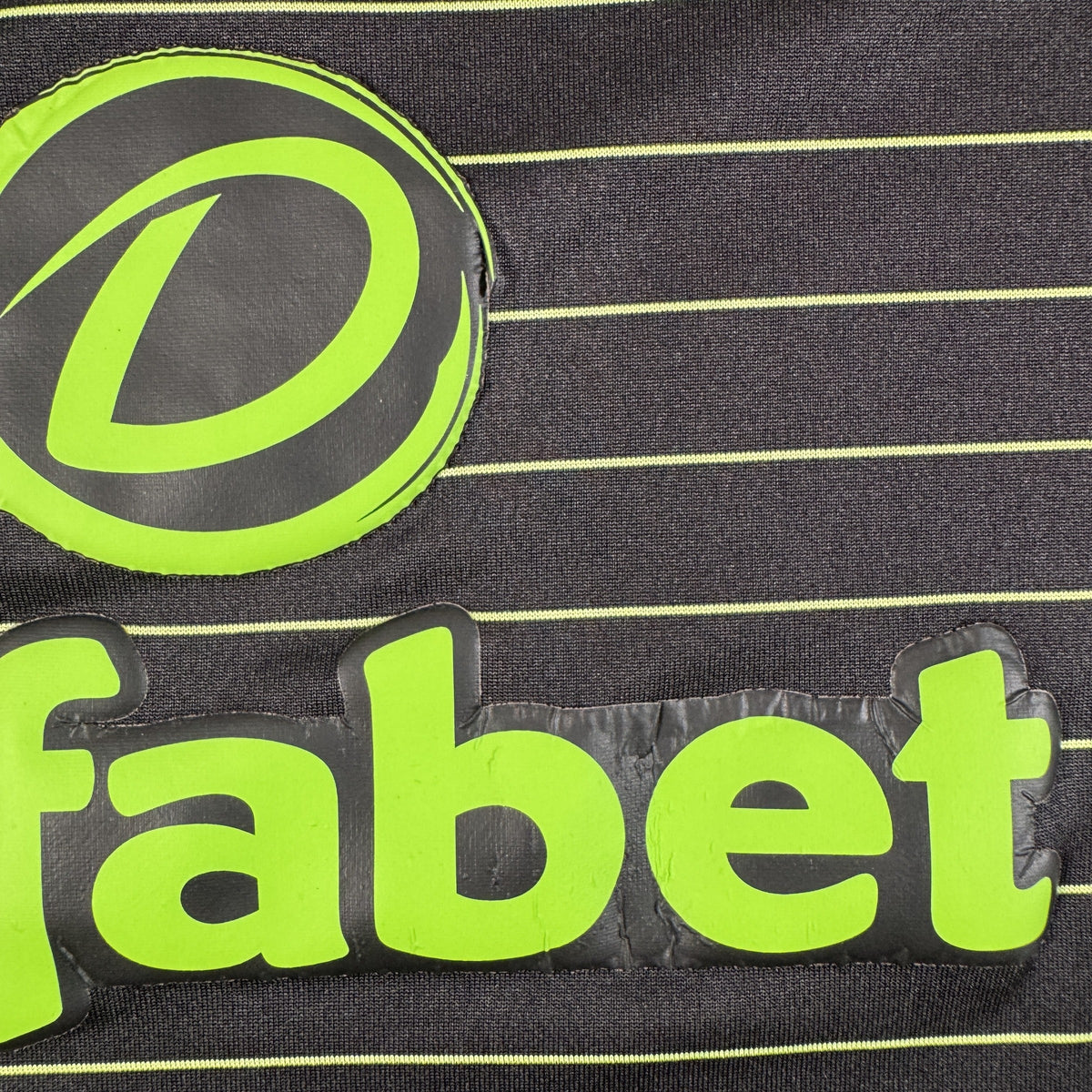 Celtic 2025/2026 away football shirt, size Medium