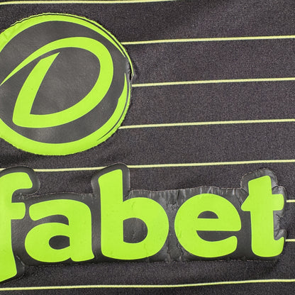 Celtic 2025/2026 away football shirt, size Medium
