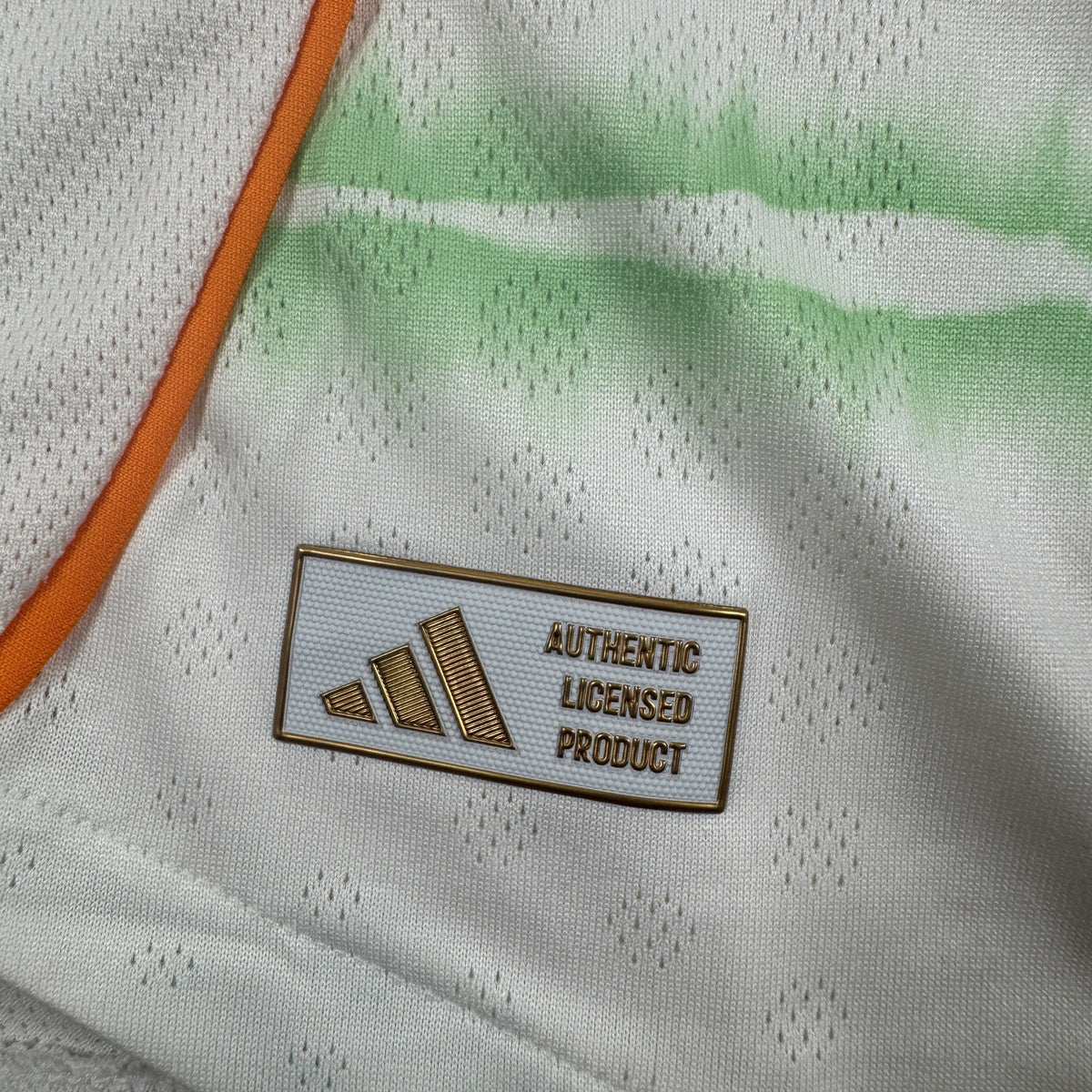 Celtic 2025/2026 third football shirt, size Medium