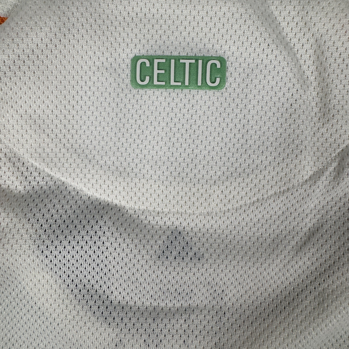 Celtic 2025/2026 third football shirt, size Medium