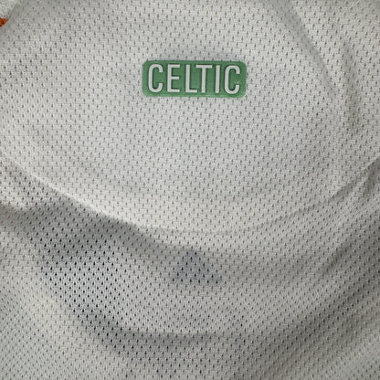 Celtic 2025/2026 third football shirt, size Medium