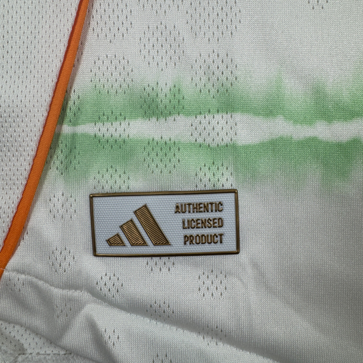 Celtic 2025/2026 third football shirt, size Small