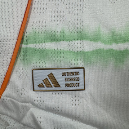 Celtic 2025/2026 third football shirt, size Small