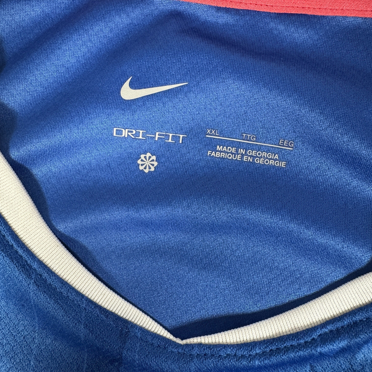Size label inside Chelsea 2025/2026 home football shirt, size XXL