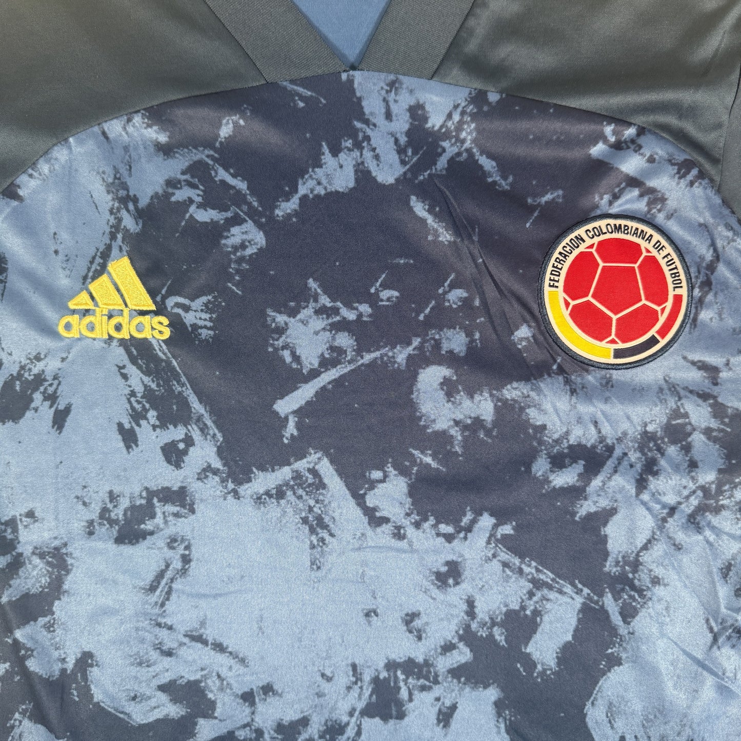 Colombia 2020/2021/2022 Away Football Shirt Large