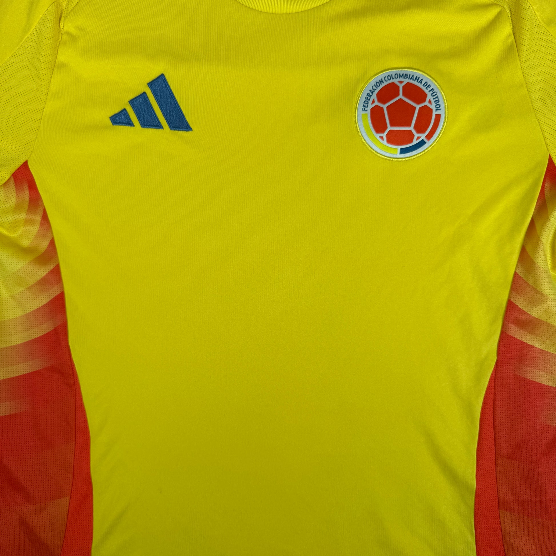 Colombia 2024/2025 Home Football Shirt Large – Football Shirt Kingdom