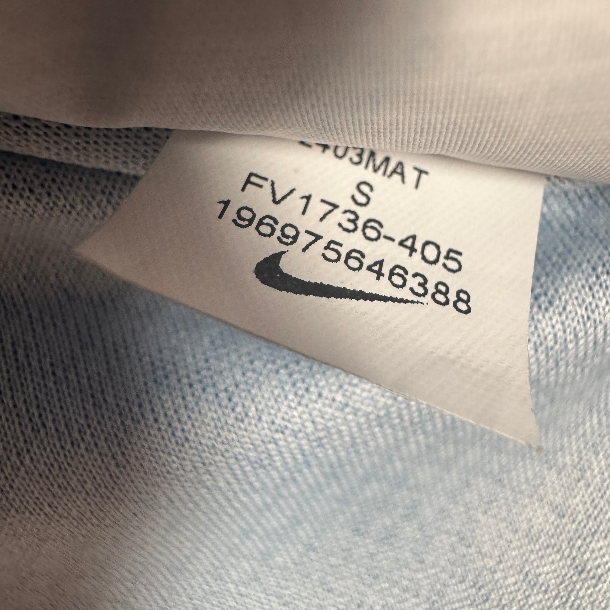 Croatia 2024/2025 Away Football Shirt Small – Football Shirt Kingdom