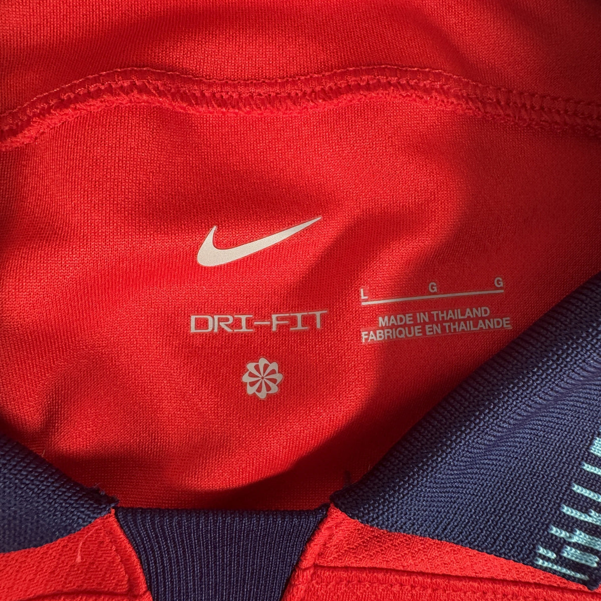 Size label inside England 2022/2023/2024 away football shirt, size Large