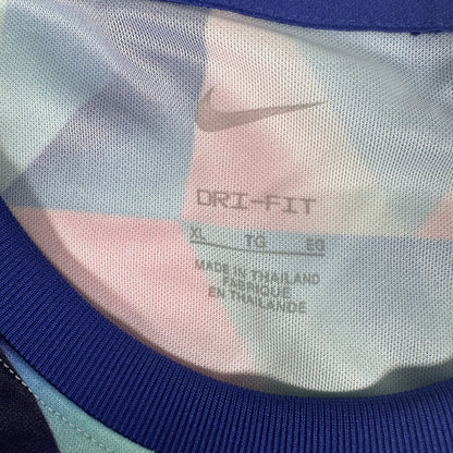 Size label inside England 2022/2023/2024 training football shirt, size XL