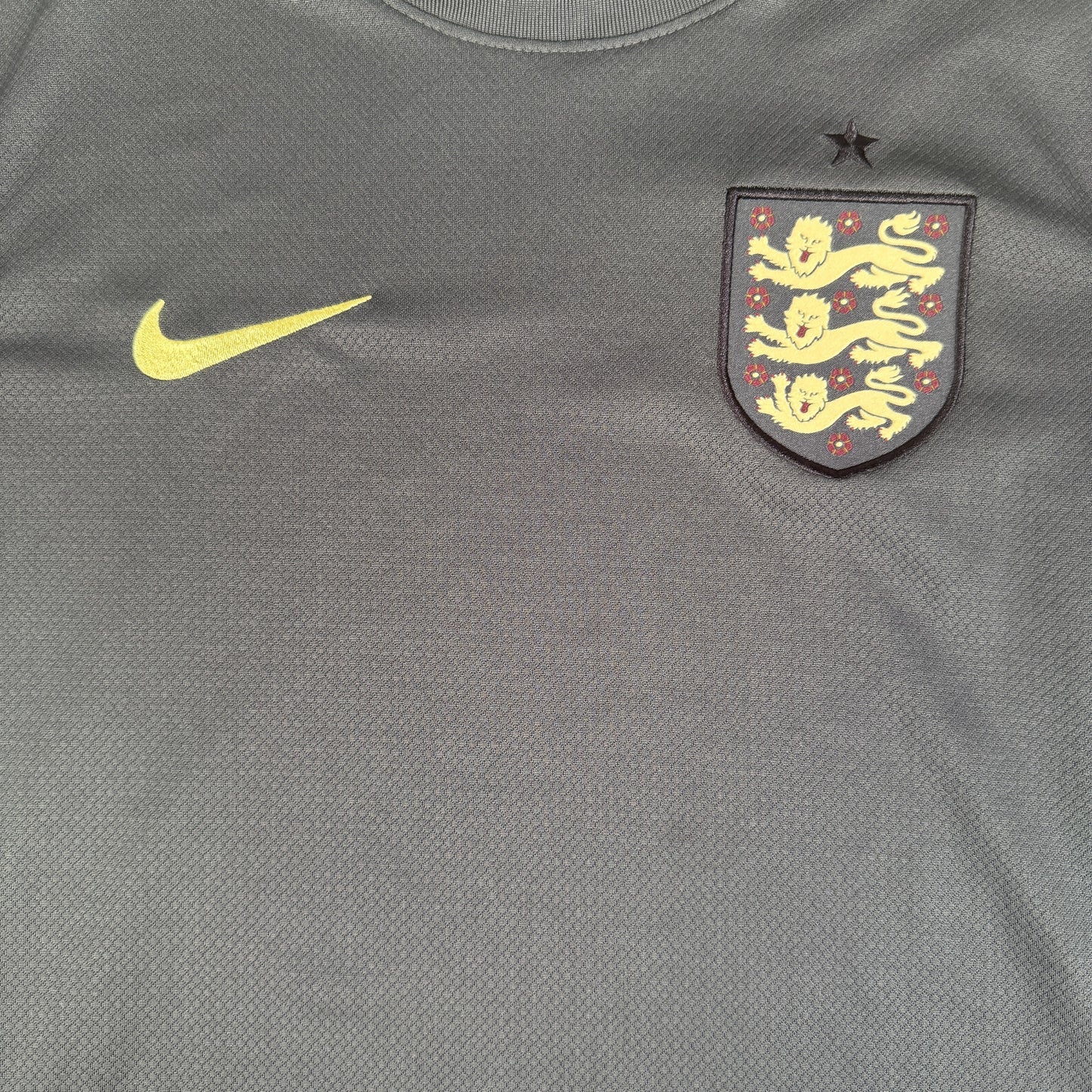 England 2024/2025/2026 Away Football Shirt Small